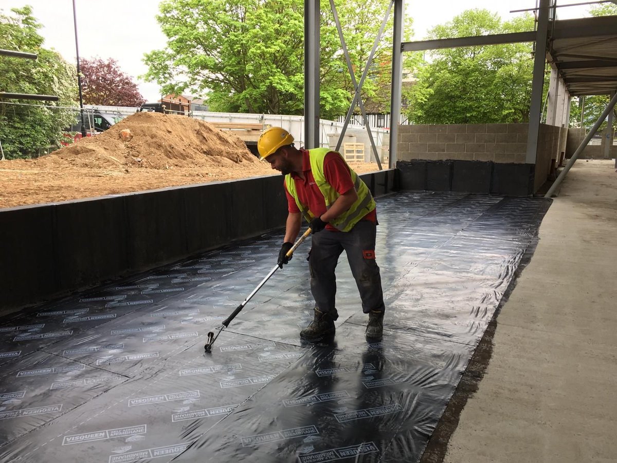 Miers_Sales's tweet photo. Customer uk membranes - Leading installer of Gas Protection &amp; Sustainable Urban Drainage Systems (SUDS)-specialist contractors covering all geomembrane installation work.

Using Visqueen materials from MCP - Split level building in Ipswich using Visqueen Primer, Torch on and SAM. https://t.co/kCmB3B9XcO