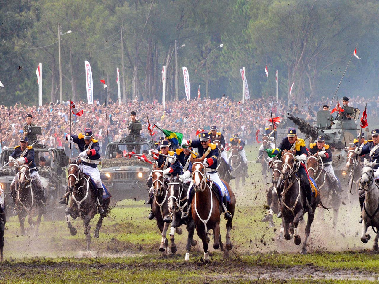 File:Comemoração do Dia do Exército Brasileiro (13855146674).jpg -  Wikimedia Commons