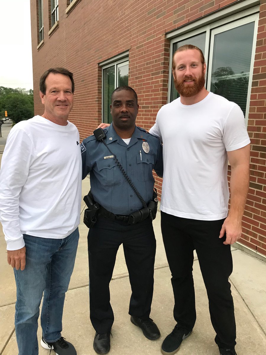 jhurst10's tweet image. Sincere thanks to Officer Brown from ⁦@CoppinStateUniv⁩ police for keeping an eye on ⁦@haydenrhurst⁩ and the ⁦@BTSTServices⁩ staff at their #criticalcatch presentation to @coppinsports student athletes