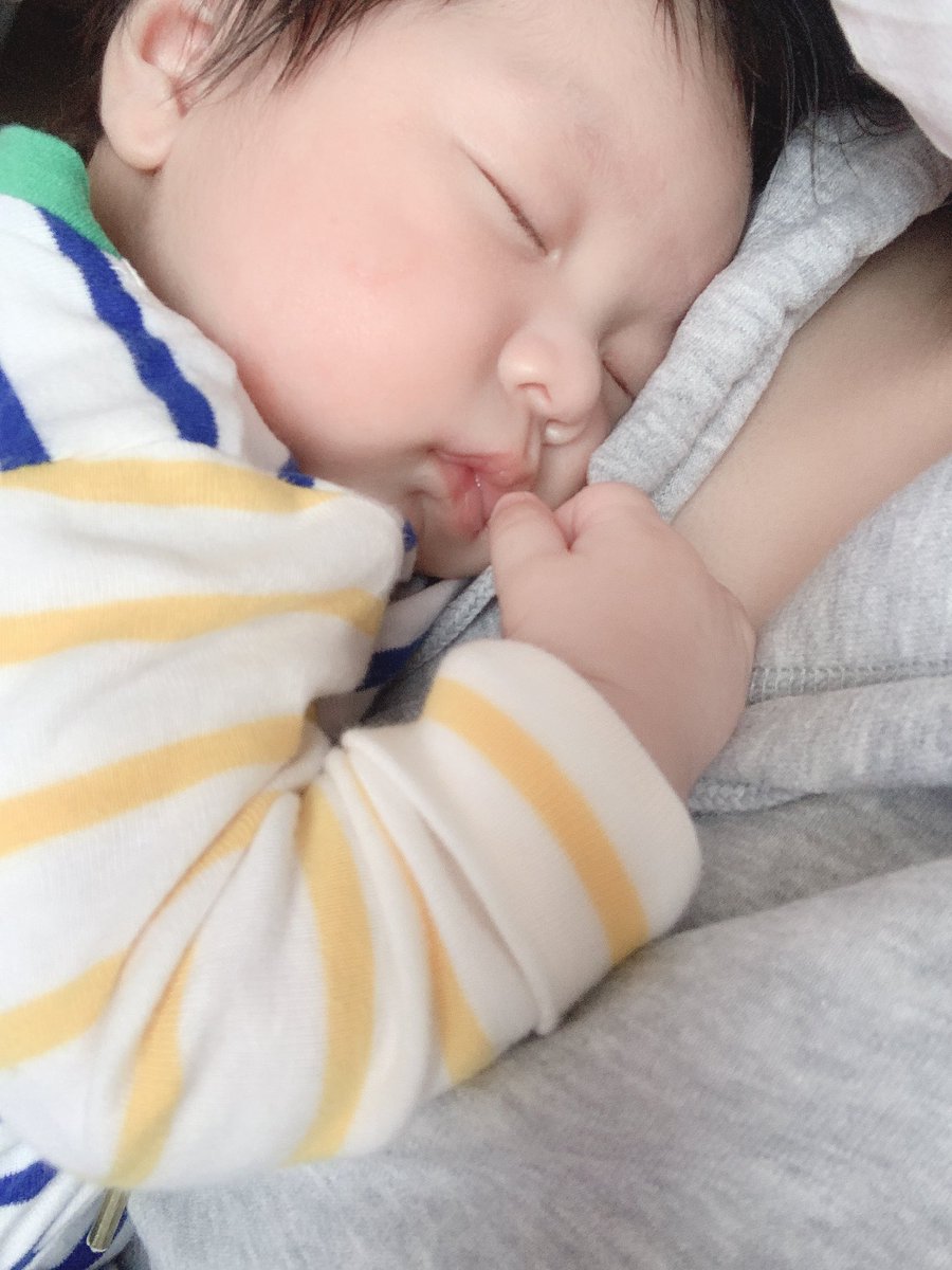 LuvRiju's tweet photo. 初予防接種頑張った僕ちゃん👶
打たれるまで爆睡やったけど
打たれた瞬間泣き叫んどった🤣
すぐケロッとして泣き止んどったけど😙
ロタのシロップは美味しかったみたい🤪
終わってまた爆睡😪
今思えばりじゅは初めてのときから
注射であんま泣かん子やったなー🤔 https://t.co/8rqnX6nXSu
