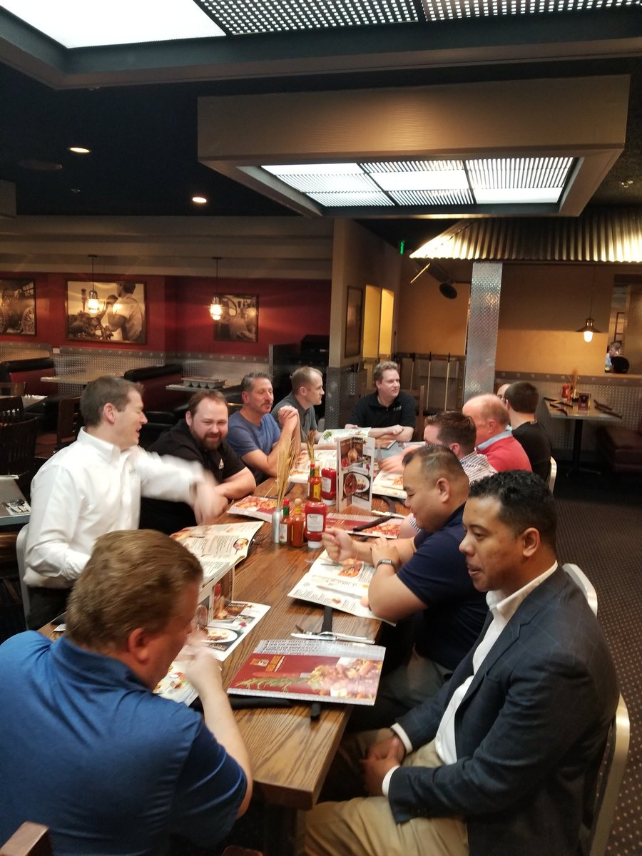 Celayeta's tweet photo. #ConnectITGlobal #TeamLogicIT Final night dinner with the team! https://t.co/yfzxCLipRb