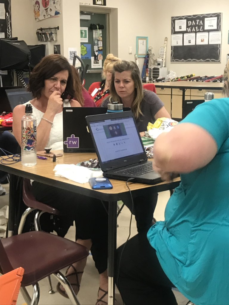 KnIhT_tNeReFfId's tweet photo. Another #extraordinary class with these amazing @DVUSD educators! Today we introduced them to digital @breakoutEDU’s and our favorite thing @gimkit! Next step Google Certified Educator test! #growwithgoogle #levelup @SVViperPride @apositiveproton https://t.co/pRSfbTUnFX