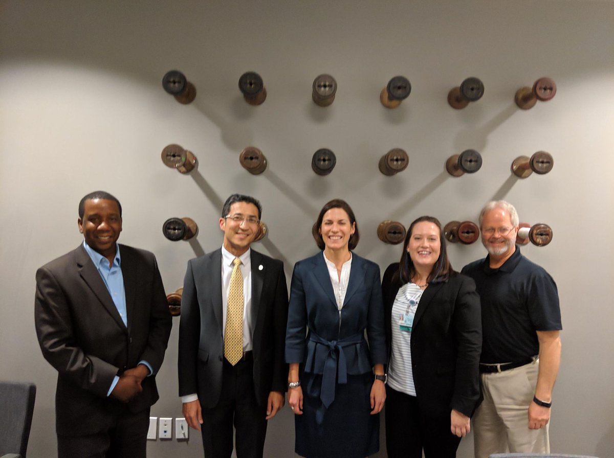 imstacyirene's tweet photo. What an amazing day! Our team is making NO EXCUSES when it comes to forging relationships to bring solutions to our system. #AtriumHealthProud #NavicentHealth #cfdi #InnovationEngine #innovation #networking https://t.co/KLTtTjLekW