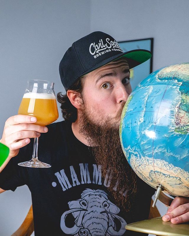 hopsandbros's tweet photo. Beard merch and care by @mammothbeard, hazy beer by @brasserie_gallicus and a big kiss to planet earth! (new video on @youtube) 👌🍺 https://t.co/VlxCW26TTE https://t.co/IXqYqZQm9V
