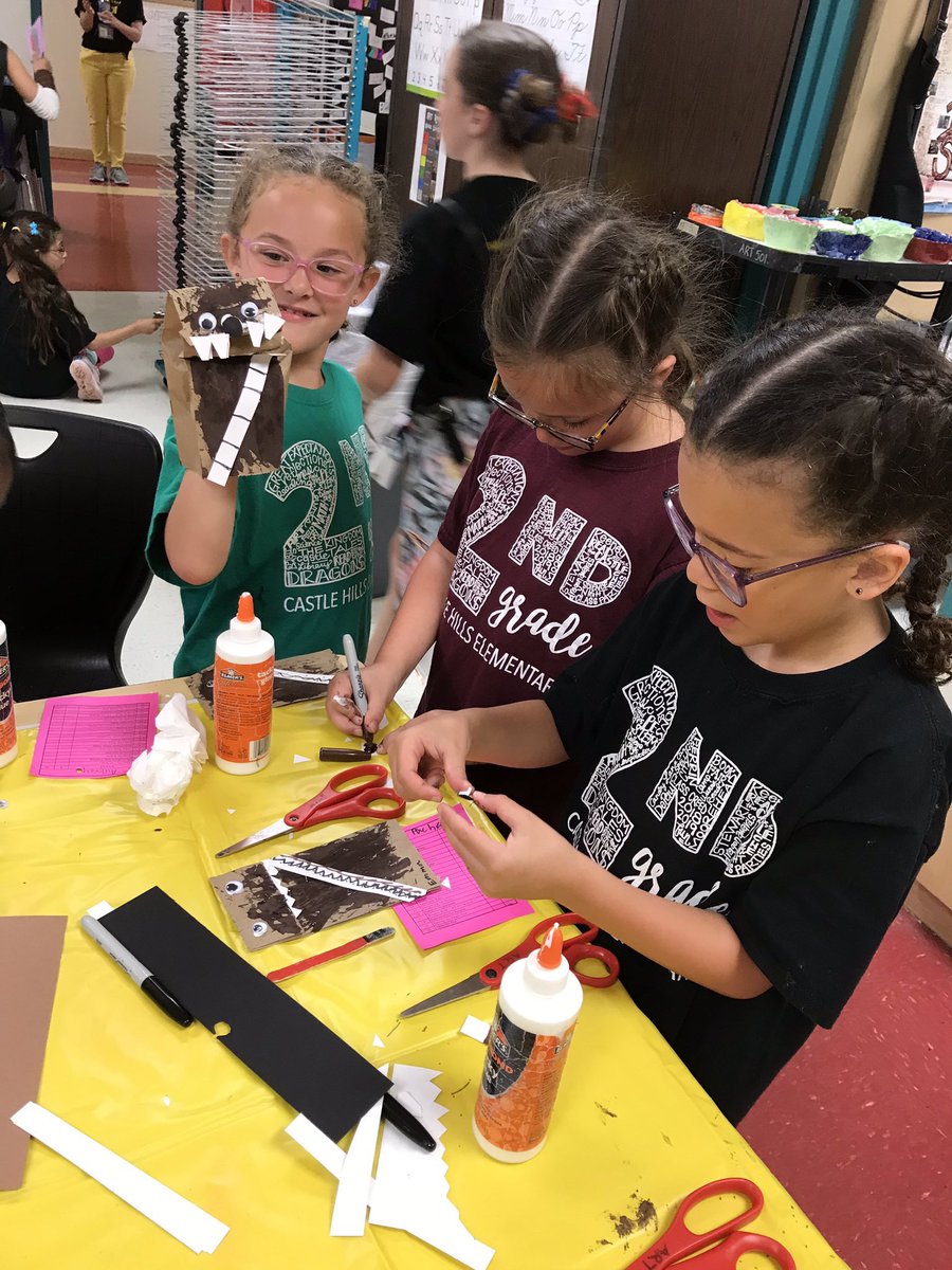 StroudElizabeth's tweet photo. Growing up @CastleHillsES #chedragonpride @lewisvilleisd @lewisvilleisdfinearts #LISDVISUALART #artsed #triplets π https://t.co/fOrNc4s3ck