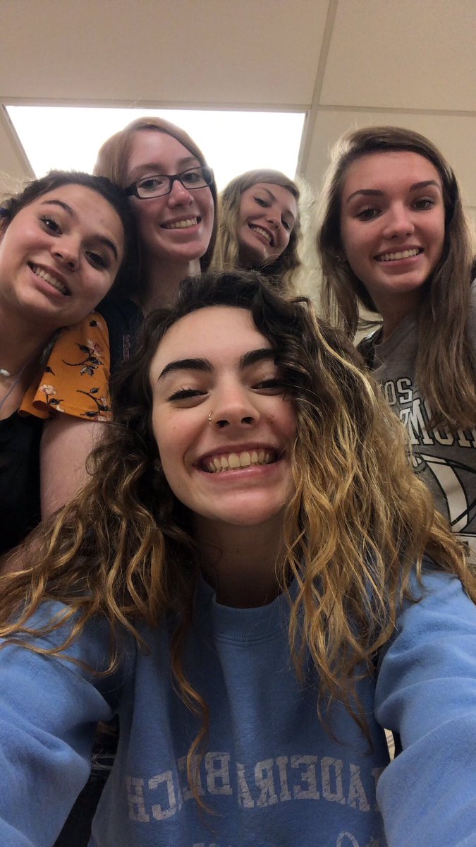 kendalljonesss's tweet photo. #fznseniorslideshow19 https://t.co/eZTeK0mO3A