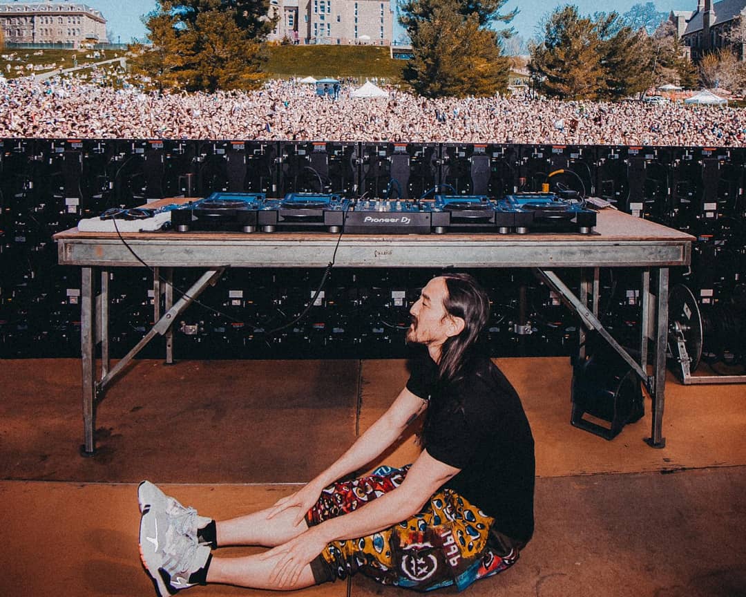 steveaoki's tweet photo. Years back I got rejected when I applied to go to @Cornell. I don't feel rejected anymore. 🎓📚🎓 https://t.co/X95TnceM6Y