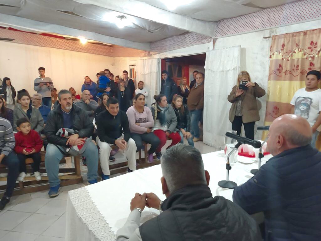 LuisAcunaok's tweet photo. 𝐸𝑛 𝐻𝑢𝑟𝑙𝑖𝑛𝑔ℎ𝑎𝑚 #𝐻𝑎𝑦𝐴𝑙𝑡𝑒𝑟𝑛𝑎𝑡𝑖𝑣𝑎 
Siento la responsabilidad de defender el lugar donde vivimos y cuidar de cada ciudadano, estoy dispuesto a caminar cada rincón de Hurlingham como hice siempre, escucharlos y llevarles una nueva alternativa. https://t.co/VygaurrnPH
