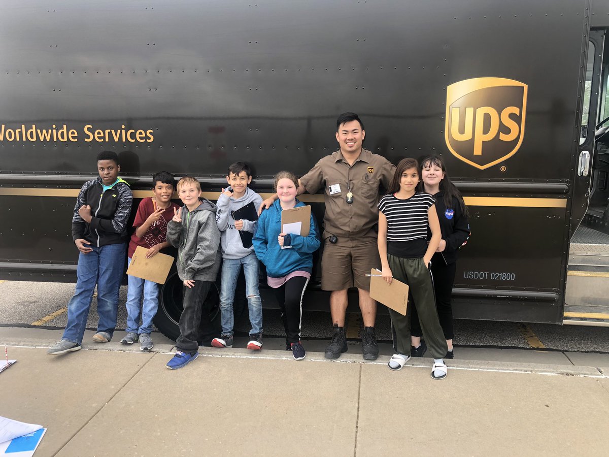 TommyLeUPS's tweet photo. Inspiring the future! Career day 2019 Enterprise Elementary Wichita, KS #futureUPSers #careerday #careersonwheels “Choose a job you love and you’ll never have to work a day in your life”@ReubenLogan4 @CP_UPSers https://t.co/iW9lwTi9lw