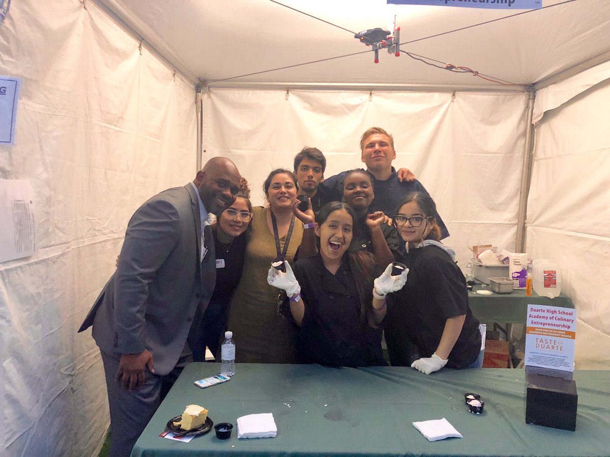 SuptAmerson's tweet photo. Glad I was able to get a sample of @Duarte_ASB’s #CulinaryArts ice cream creations before supplies ran out at @DuarteChamber’s #TasteofDuarte. Their homemade 🍋honey goat cheese, 🍓buttermilk &amp; 🍍upside down cake flavors were real crowd pleasers. https://t.co/gOUxgdcmzh