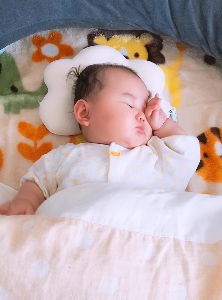 赤ちゃんのこの仕草は本当に可愛すぎる！癒されるー！