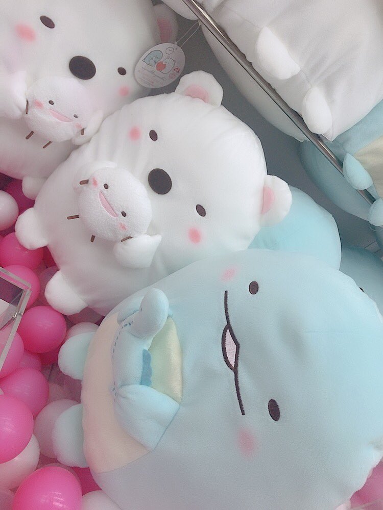 プライズ セガ池袋gigo 1f登場中 すみっコぐらし ぬいぐるみxl しろくまのてづくりぬいぐるみ編 しろくまがおかあさんとほこりを作ってくれました ほっぺもほんのり赤くてかわいいいい です お早めにおうちのすみっコちゃんたちの仲間に