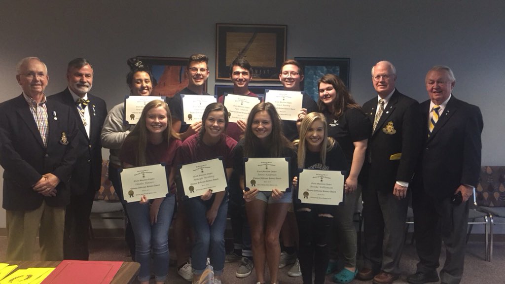 Williamson3Ss's tweet image. History Club banquet - Brooke received the Jefferson and Madison award for having the most points overall. So thankful for teachers who do so much and truly love their students! @Willard_HS #pss #anotherlast #proudmom