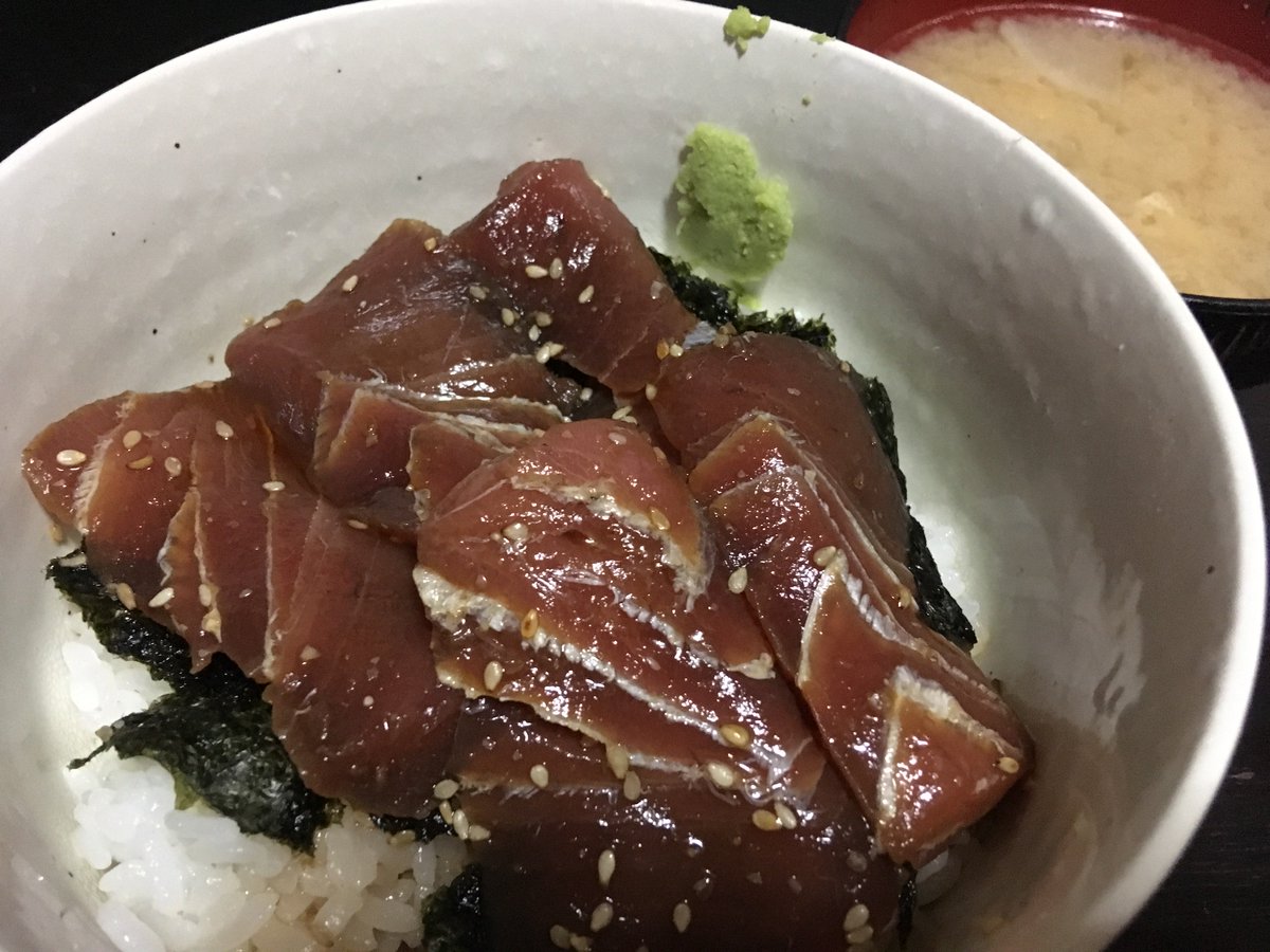 ななせなつひ 5分で完成する寿司屋のまかない並みに美味しい マグロの漬け丼 のレシピです しょうゆ おおさじ1 みりん おおさじ1 酒 おおさじ1 めんつゆ おおさじ1 これを混ぜてマグロを5分から10分つけるだけ 熱々の白米の上に海苔と一緒にのせて ななせなつひ 5分で完成する寿司屋のまかない並みに美味しい マグロの漬け丼 のレシピです しょうゆ おおさじ1 みりん おおさじ1 酒 おおさじ1 めんつゆ おおさじ1 これを混ぜてマグロを5分から10分つけるだけ 熱々の白米の上に海苔と一緒にのせて