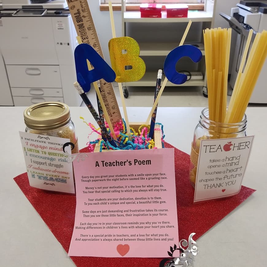 HornetBuzzMPMS's tweet photo. Thank you MPMS PTO for our Italian Teacher Appreciation Luncheon today! It was delicious.
#MPMS2019 https://t.co/9XJf2MC0Uj
