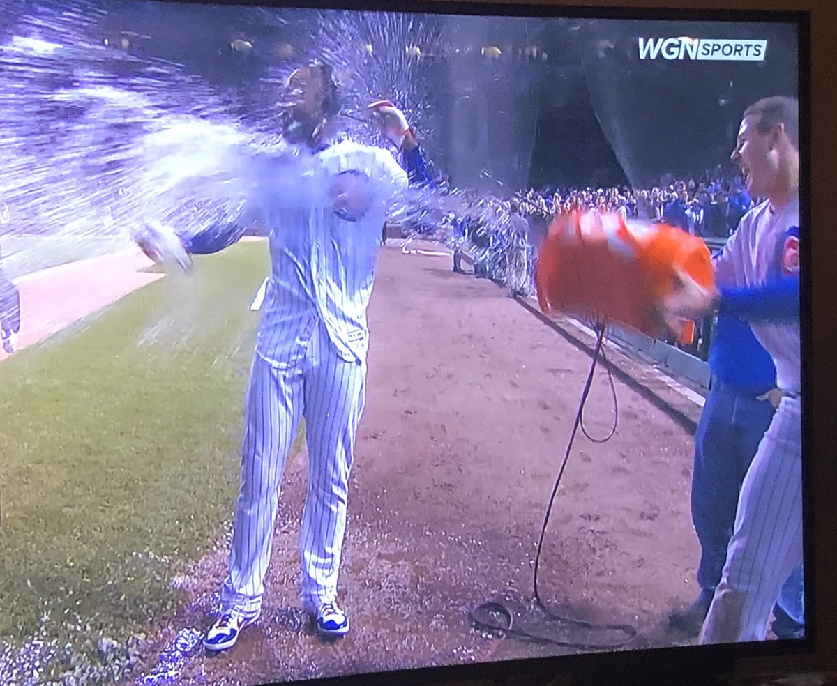 Alicebonniesmom's tweet photo. COOL!!  CUBS WIN! ⚾️ @cubs #jasonheyward  @ARizzo44 https://t.co/CseS2NN9oY