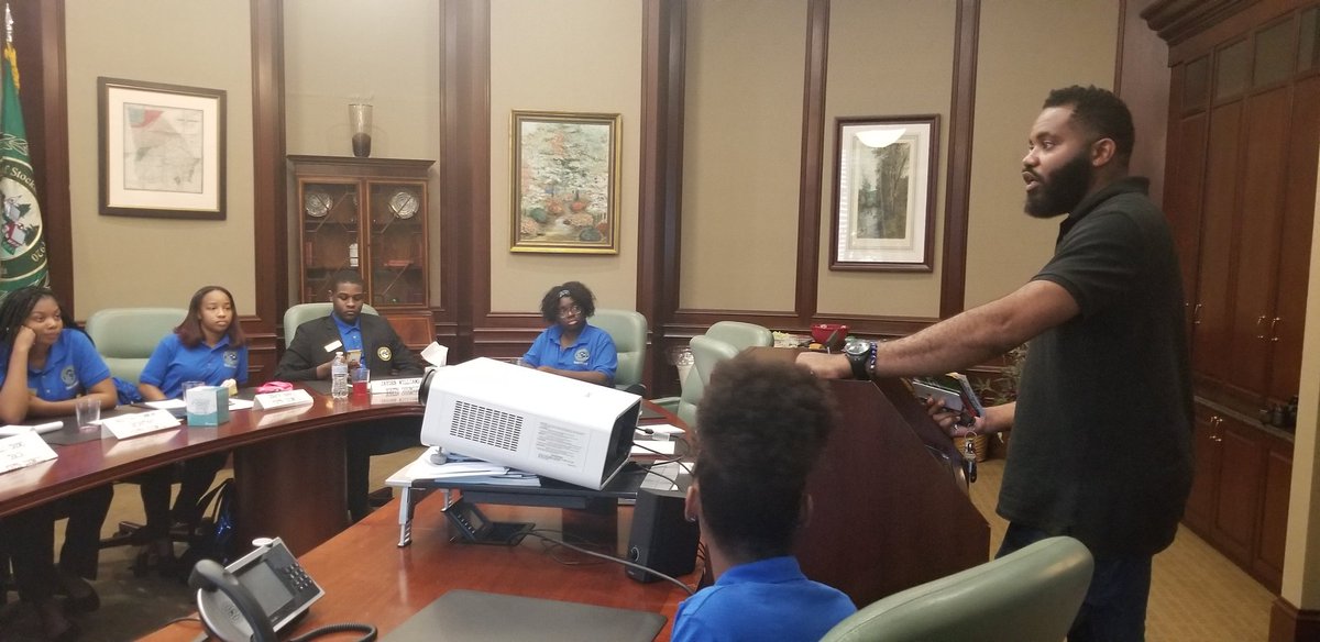 stockbridgecity's tweet photo. This is happening now! The Stockbridge Youth Council is conducting its final meeting of the program year. Just watch them grow! π«
#news #CityofStockbridge #Stockbridge #community #people #yourcity #WhereCommunityConnects #watchthemgrow #youth https://t.co/UyZOw5MXOT