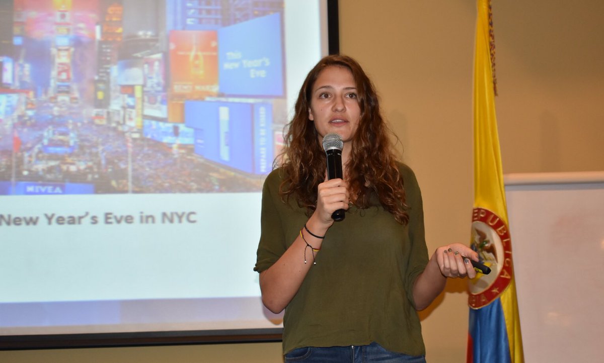 FulbrightCol's tweet photo. Durante la tarde del #SeminarioFulbright realizamos charlas sobre consejos prácticos, choque cultural, herramientas de comunicación y servicios de la comunidad de exbecarios, para apoyar el inicio de estudios de nuestros becarios colombianos en #EEUU https://t.co/4SSpAEGrI1