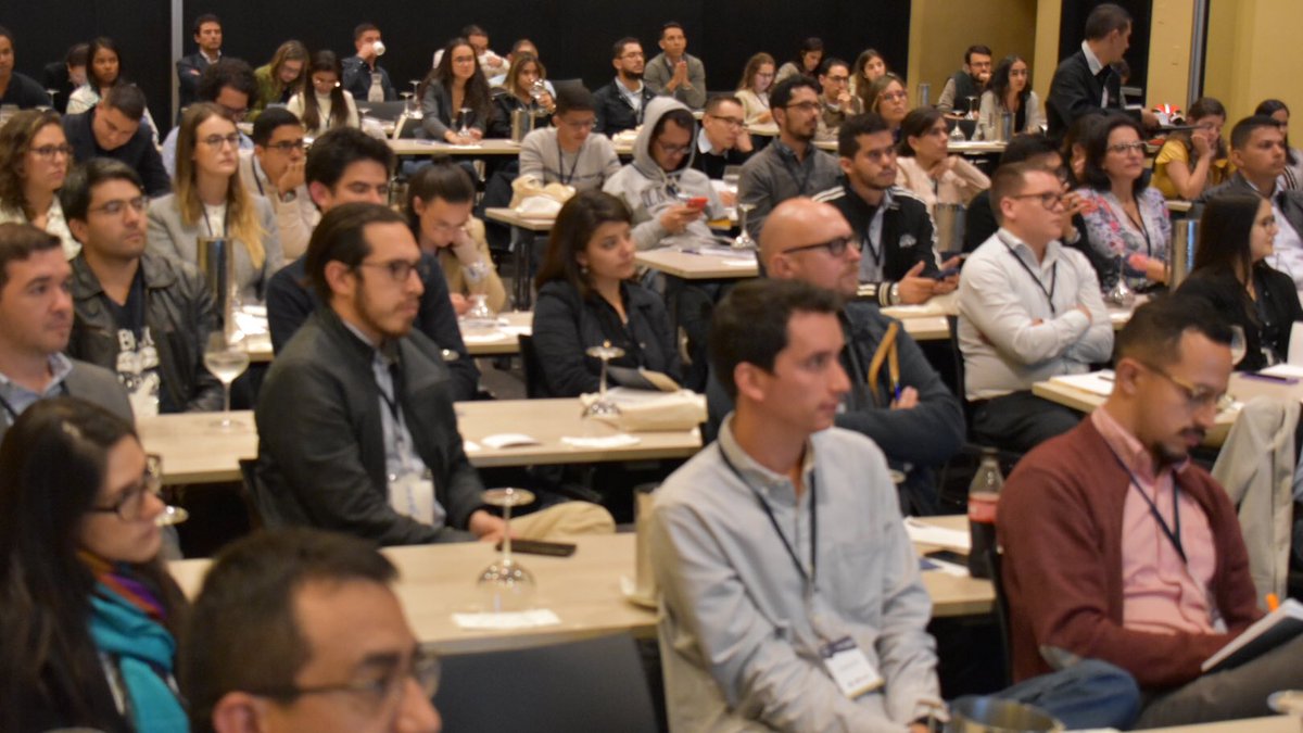 FulbrightCol's tweet photo. Durante la tarde del #SeminarioFulbright realizamos charlas sobre consejos prácticos, choque cultural, herramientas de comunicación y servicios de la comunidad de exbecarios, para apoyar el inicio de estudios de nuestros becarios colombianos en #EEUU https://t.co/4SSpAEGrI1