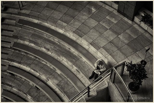 hurry69's tweet photo. 本を読む人 
#xe1 #fujifilm_xseries #streetshot #streetsnappers #streetphotography #streetsnap #streetphotography_bw #streetphoto_bw #snapshot #snap_bw #snap
#monochrome #monochromephotography #bnw_photo #bnw_shot #Inst0agramjapan #bnw #iger_bn #ig_str… https://t.co/eHiwj1lsi8 https://t.co/eHfMvnHM0E