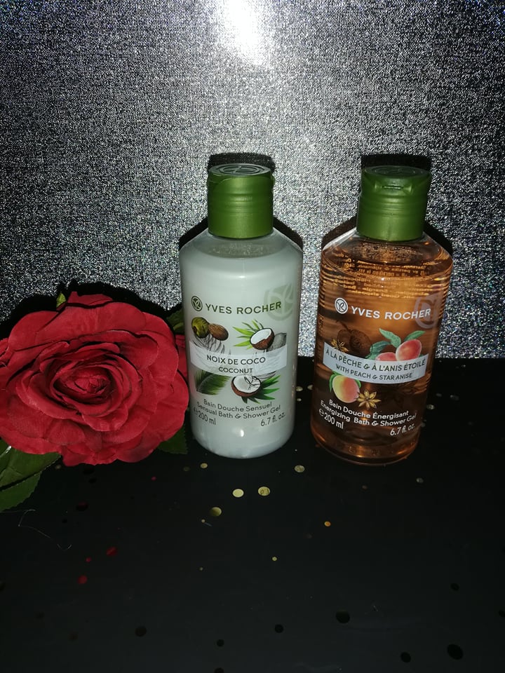 domi54test's tweet photo. j ai recu un bain douche noix de coco et un a la peche et a l'anis étoilé ça sent bon! @YvesRocherFR #yvesrocher #baindouchesensuelnoixdecoco #baindoucheenergisantalapecheetalanisetoile #baindoucheenergisant #baindoucheyvesrocher #testezpournous #cartecadeauwedoogift  #wedoogift https://t.co/1FAfiOZPCr