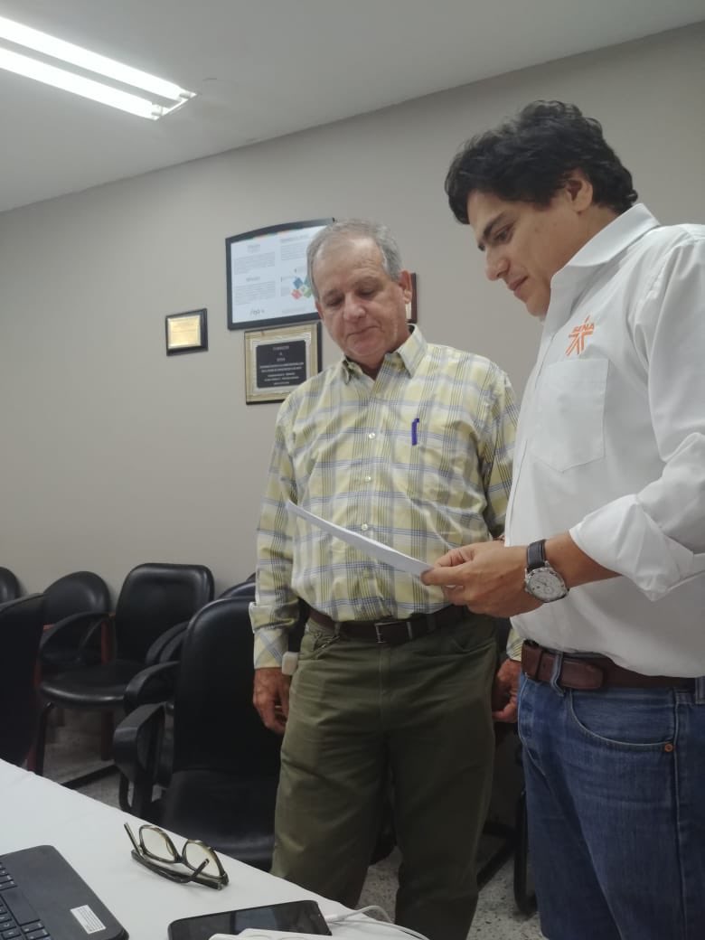 jnicobarrios's tweet photo. Hoy tomó juramento como instructor del Centro Agropecuario y de Biotecnología El Porvenir el ingeniero  Javier Buelvas Torralvo. Bienvenido ingeniero a su casa El Centro Agropecuario y de Biotecnología El Porvenir del @SENAComunica en @senaencordoba https://t.co/P7uLwmsZFc