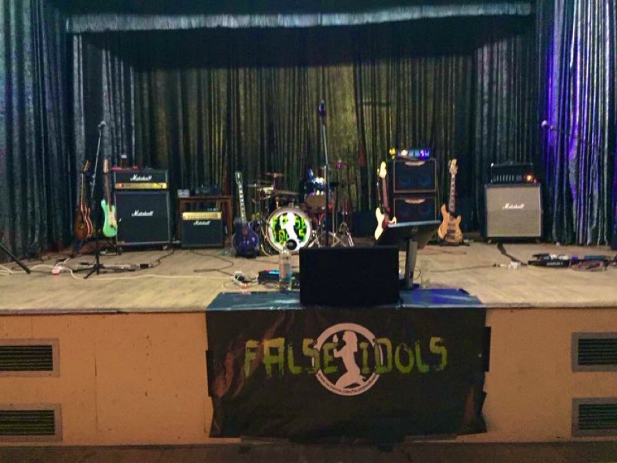 FalseIdolsBand1's tweet photo. Book The FalseIdols Band to play your #gig #event #party or #pub now and get yourself a rockin #rockband #livemusic #classicrock #punk #rocknroll #rhythmandblues https://t.co/tWf1Vpyx48