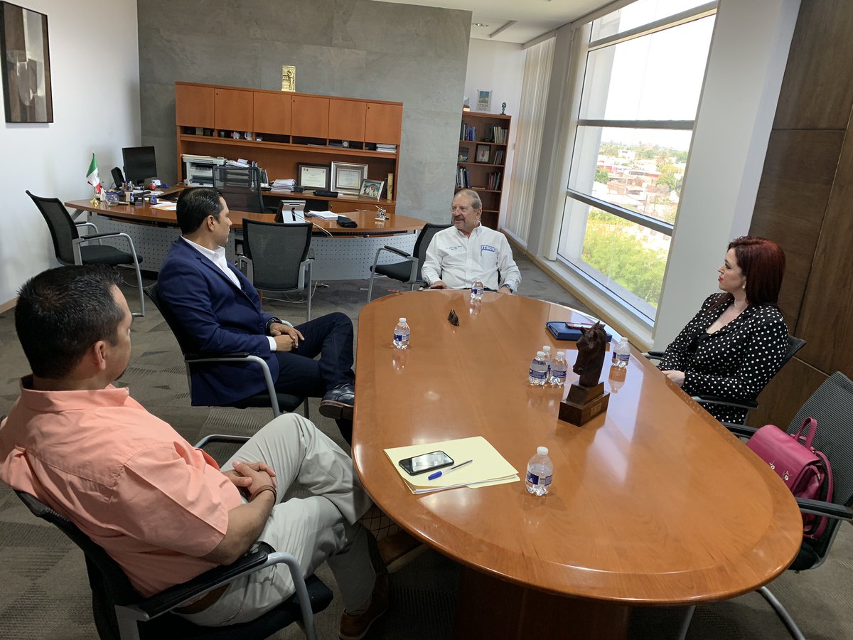 OMAR_GP1's tweet photo. Importante reunión con nuestro amigo el Dr. Javier Vales, rector de @itson , Omar Badilla y Laura Karonny de @Novutek, para analizar los avances del programa #crece en el capítulo “TRANSFORMACIÓN DE UNA EMPRESA TRADICIONAL A UN EMPRESA DIGITAL” gracias por el apoyo!! https://t.co/gTSXRgq5FP