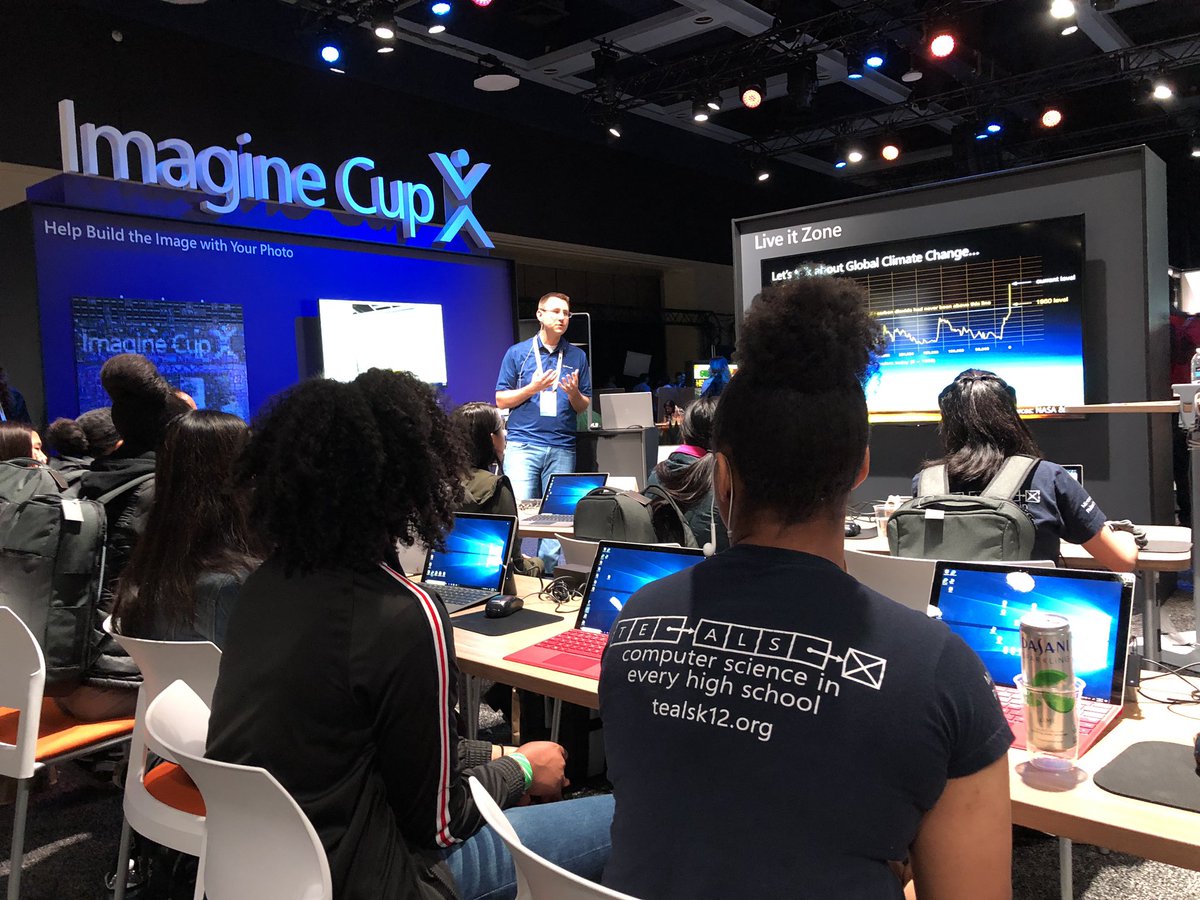 mrzphd's tweet photo. We had a great time at #MSBuild yesterday. #MicrosoftEdu #MIEExpert #MVPBuzz #ShowcaseSchool #CSForAll @windowsdev https://t.co/1Ye9yNh8e7