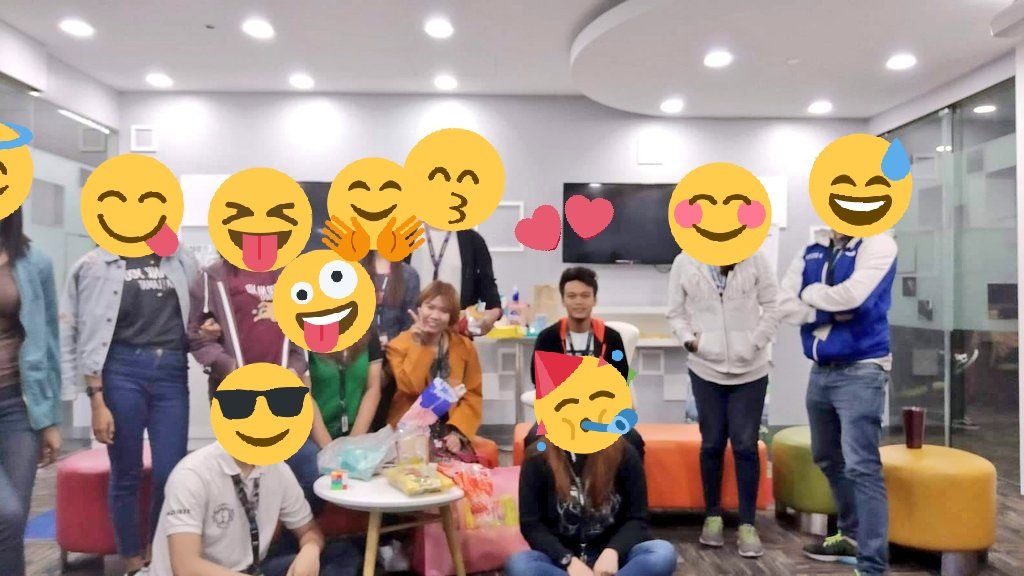 endylienne's tweet photo. The only photo my crush and I have and look at the space? π Halatang di kami close in real life eh. #lastweekatwork https://t.co/0HMoDC2Wcv