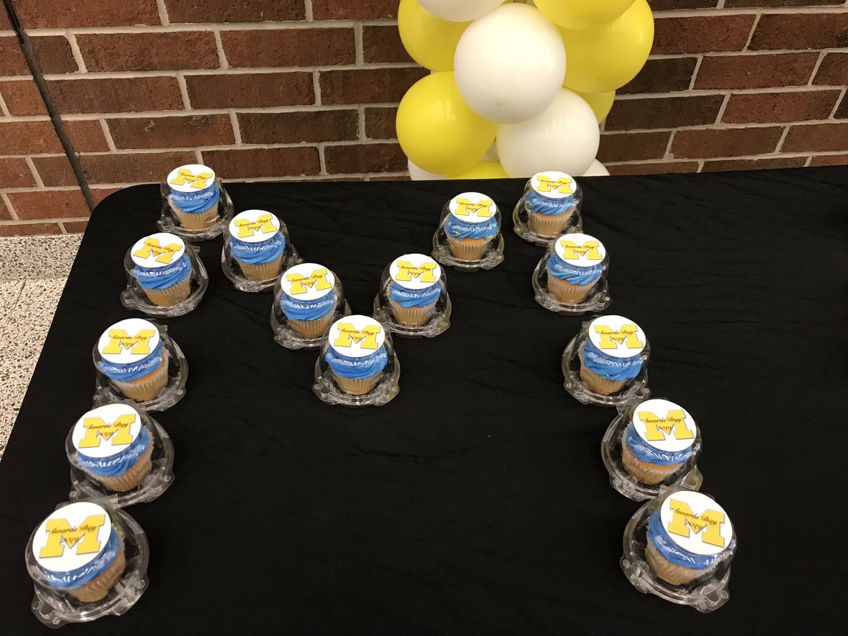 APSMaysRaiders's tweet photo. HAPPENING NOW: We are awarding our scholars some well deserved trophies for their academic excellence. ๐ @apsupdate @APS_HighSchools @CarstarphenMJ https://t.co/RVsLYBkK0F