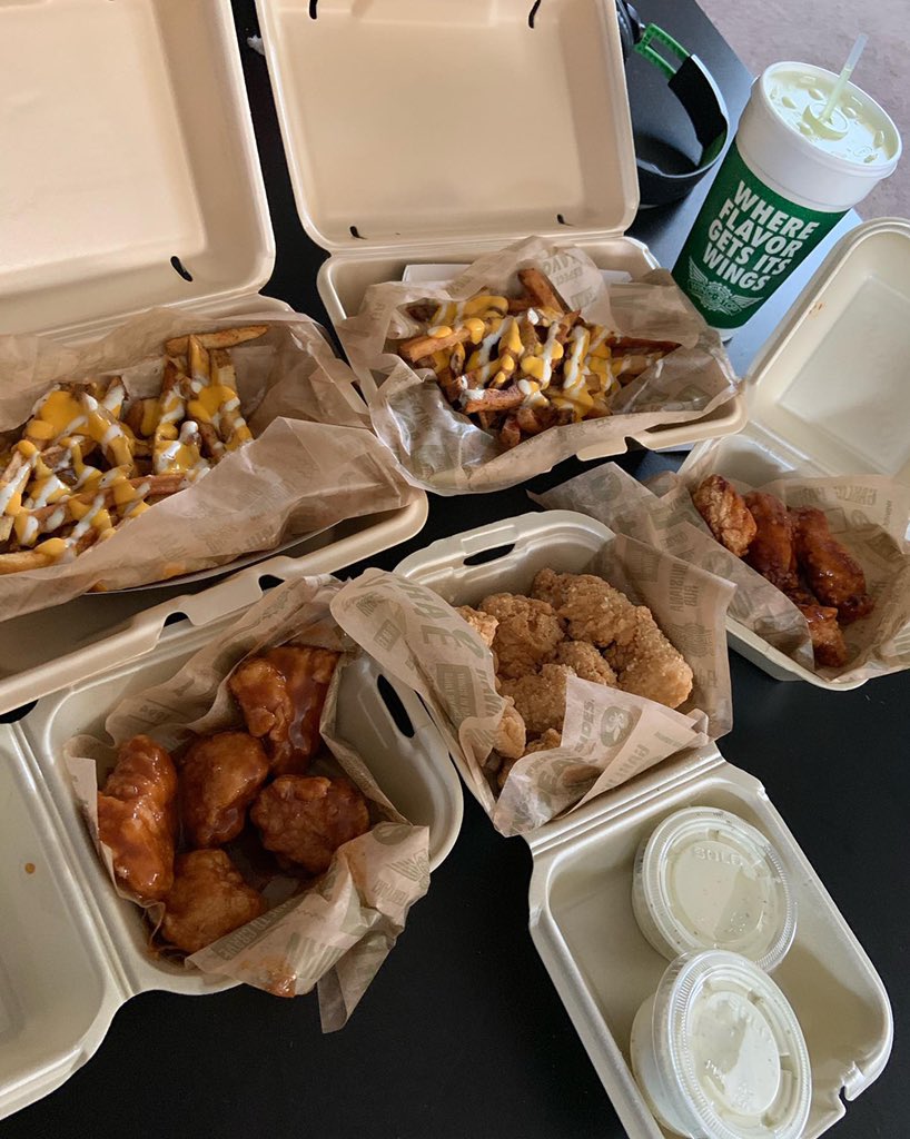 Amberalert27's tweet photo. Wing stop in Taylor is open! We had to try it out🤤 #lemonpepper #spicykorean #hawaiian #garlicparm #voodoofries @wingstop https://t.co/GsQBNIkQqy