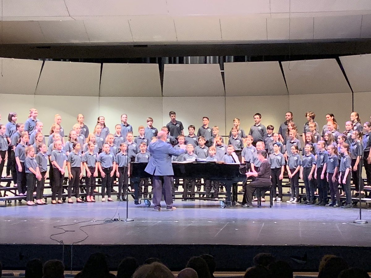 MsHillMMS's tweet photo. I sooo want to sing along at the Memorial Spring Concert!! 😲🎶🎶🎶🎶 https://t.co/XpeUiXWau6