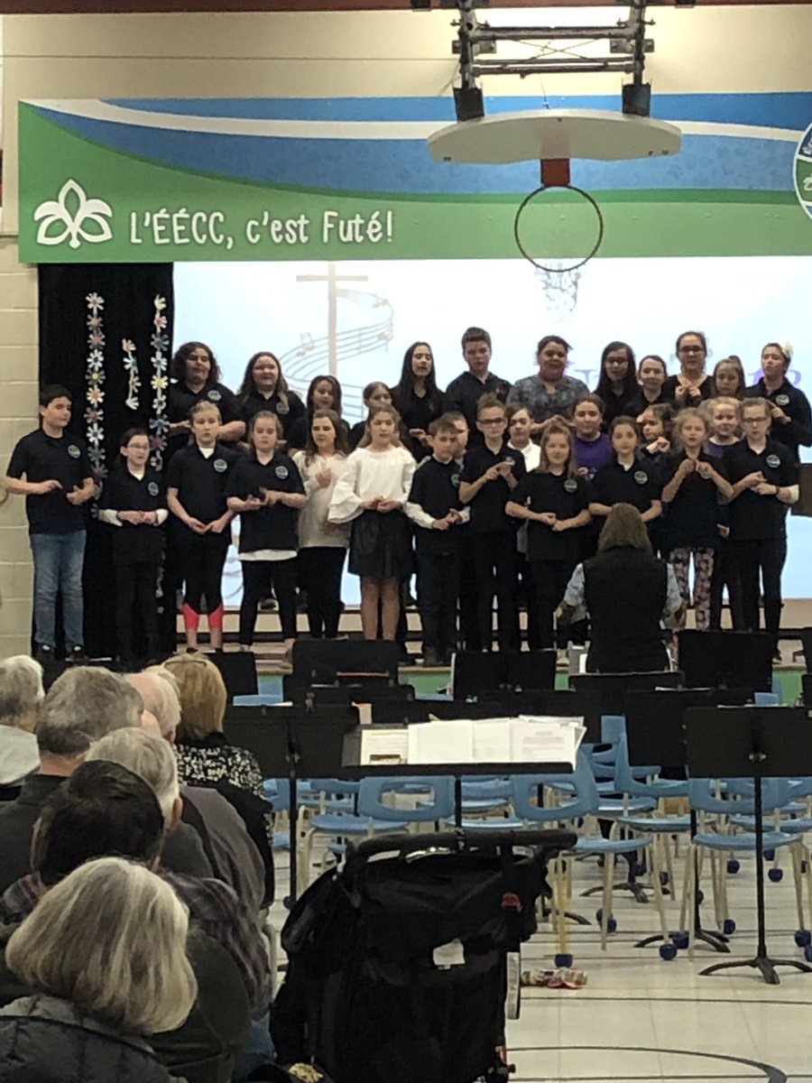 Bravo aux élèves de 4e à la 6e du pavillon Saint-Paul pour le beau spectacle.  Merci à Mme Louise Conway pour son dévouement. #OnEstBienCSDCEO <a href="/LyneRacily/">Lyne Racine</a>