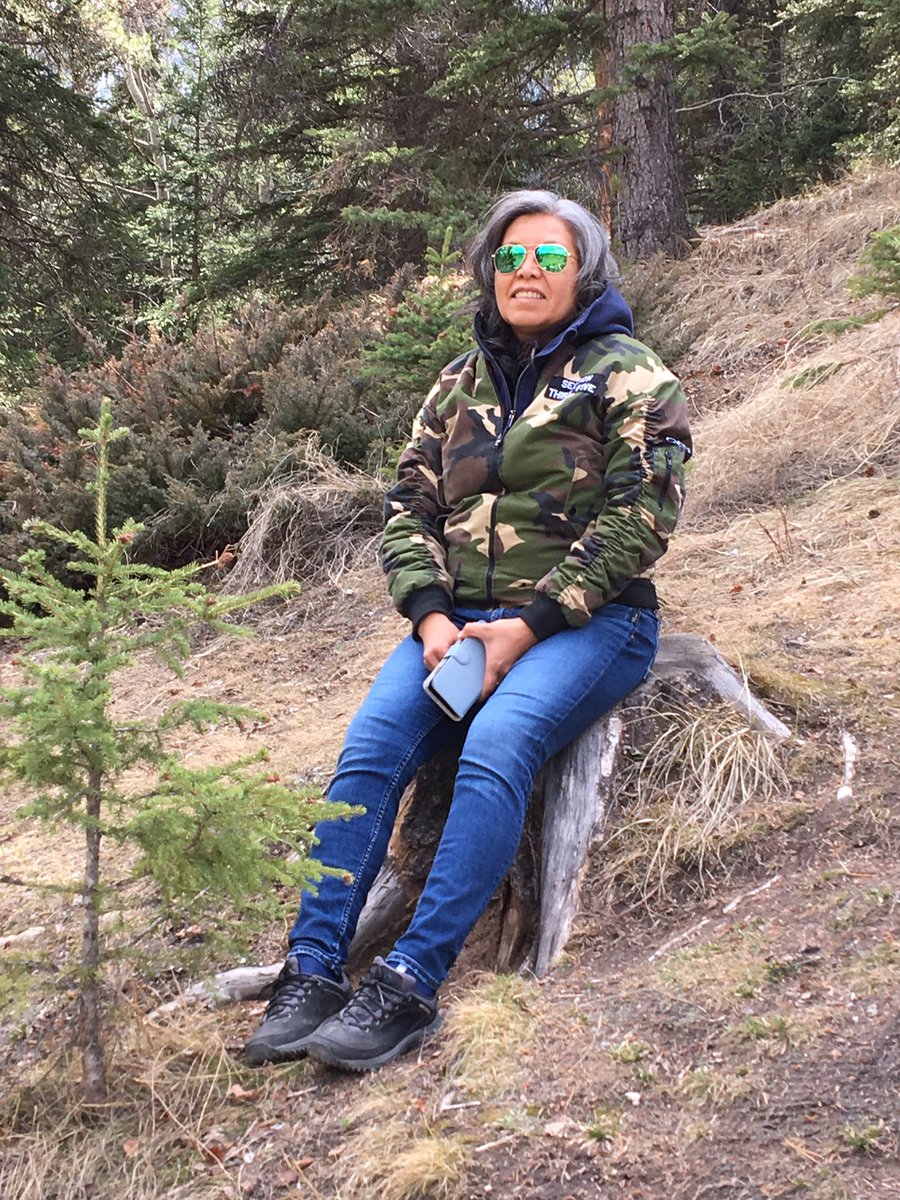 nehiYEW's tweet photo. #tb to 2 weeks ago when I was #holidayBonnie mode in #Banff wearing my #sectionthirtyfive jacket sitting on a tree stump looking at Bow Falls ❤️ https://t.co/yD3AYYnB5g