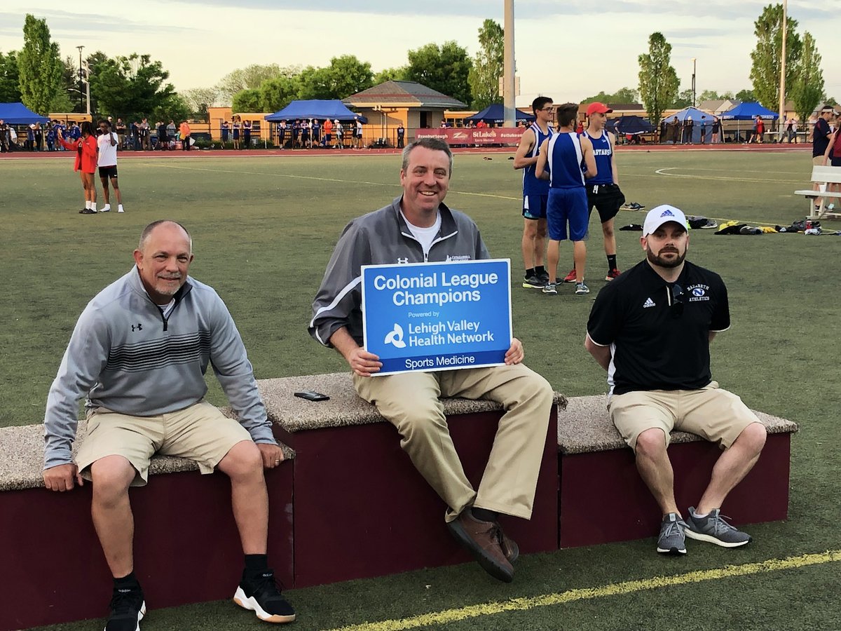 MichaelBlouse's tweet photo. AD PLACEWINNERS
3) @RayRamella, @NAHSBlueEagles 
2) Chuck Dailey, @ESASDNORTHATH 
1) Tom Moll, @CHSRoughRiders 
#numberoneboss #952 https://t.co/6TT18AYvKu