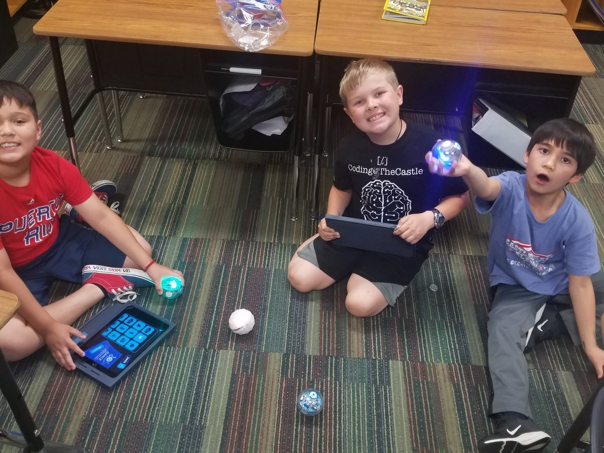 MrsPruenteCCE's tweet image. Final Day of coding! So fun,  but so sad.We used the 3D printer, learned how coding &amp;amp; programming create amazing things. 
Students printed and took home a Z bug &amp;amp;a medallion I created especially for Coding Club.
#codingatthecastle 
#thisiscce 
#thisismidway 
@MISDFoundation