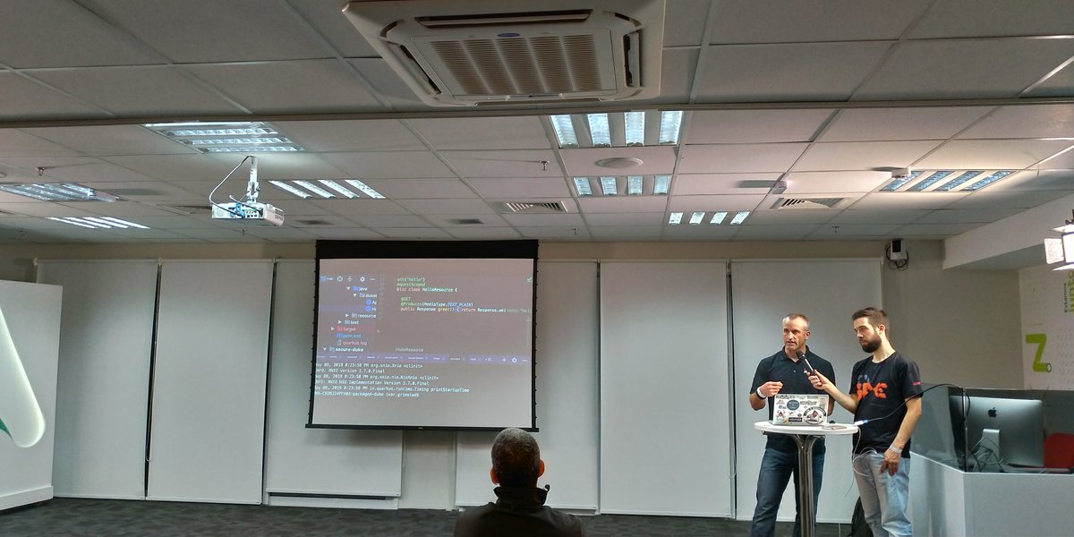 dudadeveloper's tweet photo. Nice conversation about Java EE Microprofile Patterns with @ivar_grimstad @soujava https://t.co/aueQpDvgXy