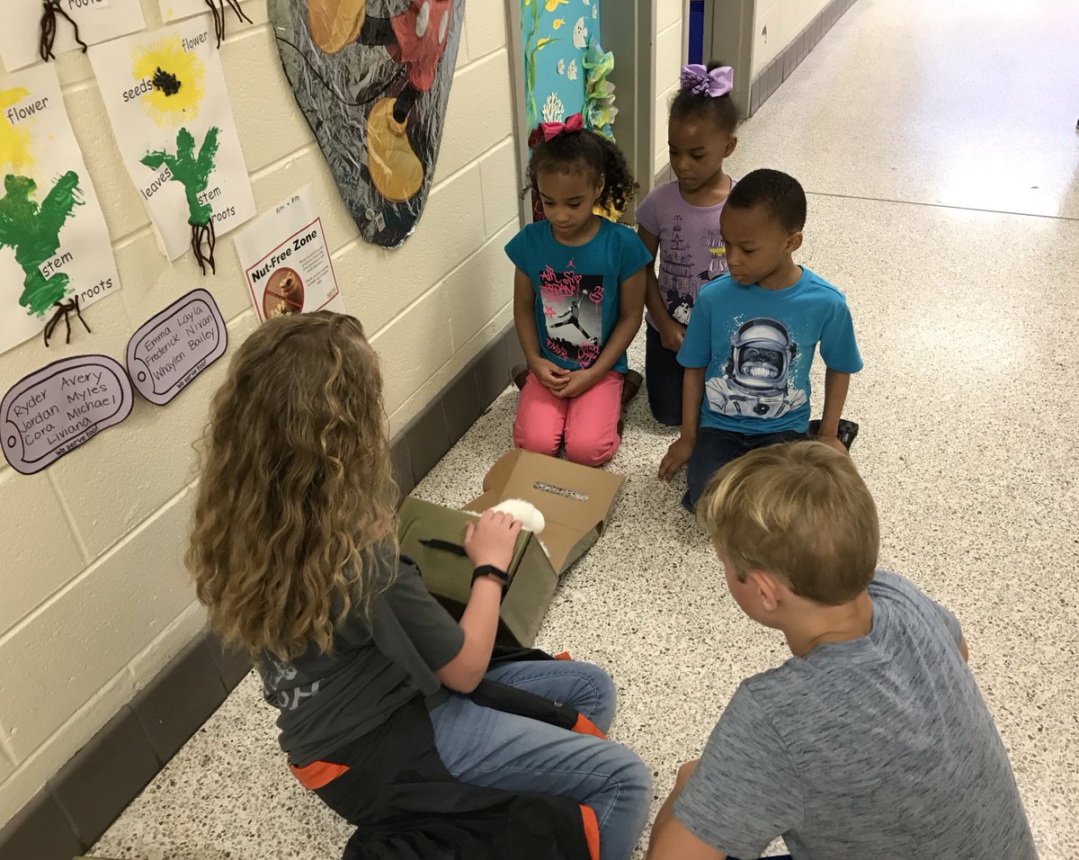 RedMillMickeys's tweet photo. Thank you #Anchored4Life team members for sharing these sweet kits with our children! #BringingComfort @RedMillES @RMESPrincipal @NclKeros @ohheymswhitt https://t.co/a4QApFH64P