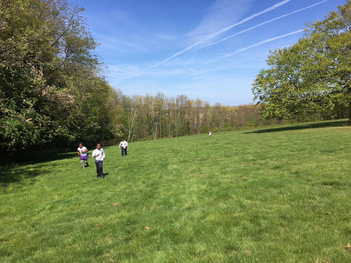 sellon_jennifer's tweet photo. We definitely enjoyed this gorgeous afternoon โ๏ธ๐ธ๐๐ผ...and even bumped into our own Ms. Bois as we passed the post office!๐ฌ๐ #SpringWalkingClub2019 @DOSullivanPreKA @SJP2CA @SJP2CALowerMill @CCatholicSchool @CSOboston @kate_brandley https://t.co/1eF4vJDtdr