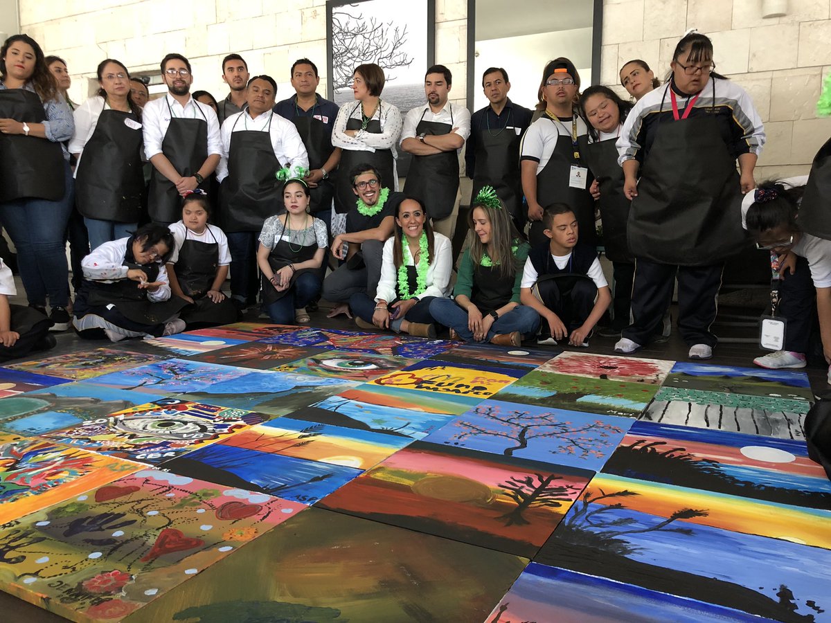 comunalmx's tweet photo. Todo un éxito nuestra clase de #pinturaconcausa una experiencia única e inigualable #comunalmx @MosaicoDown https://t.co/3XrpaCZ52K