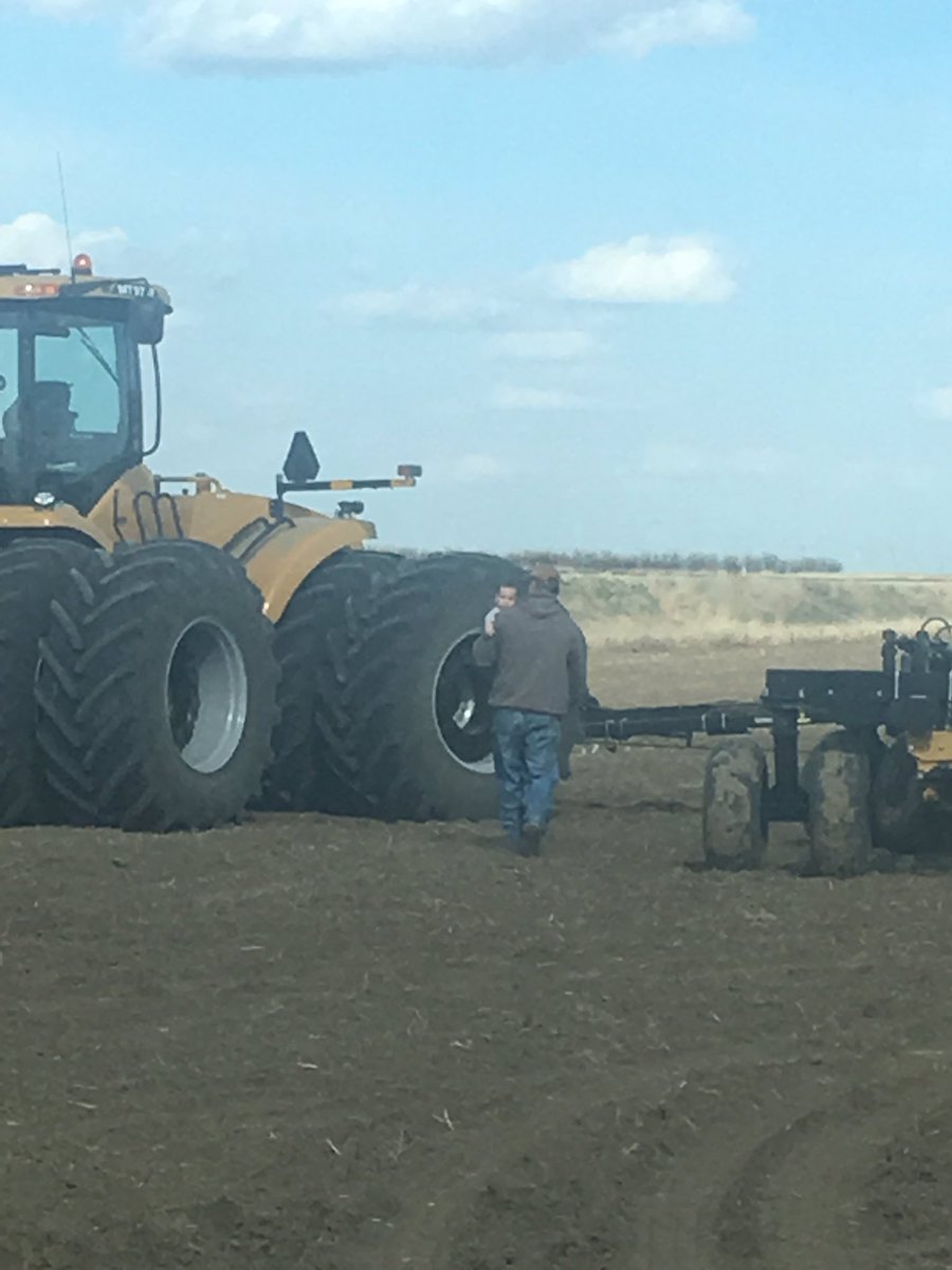 lilmiss_sask's tweet photo. #Plant2019 is officially underway here! She was NOT impressed with the tractor ride lol but no tears and LOTS of extra snuggles #learnemyoung #raisrtheminit https://t.co/VdbfqQ04h8