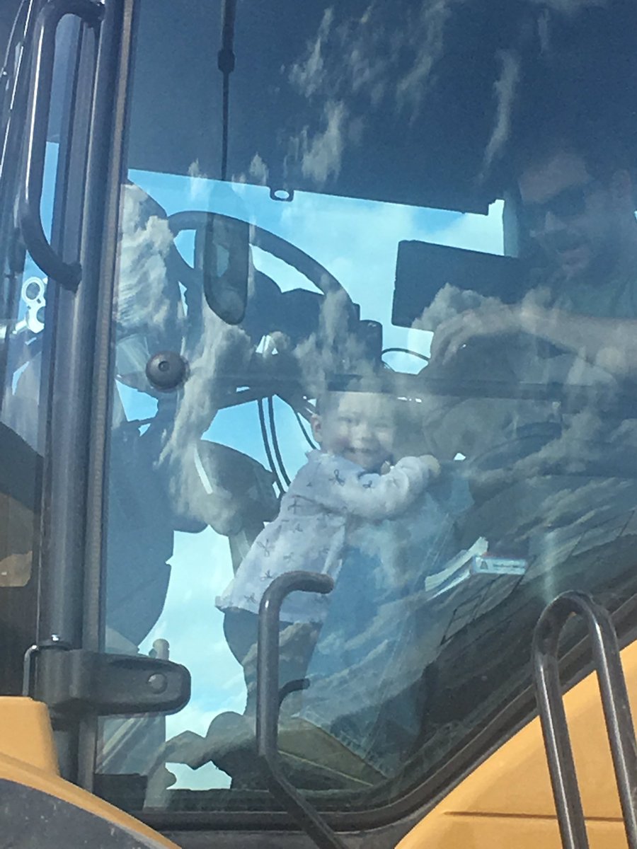 lilmiss_sask's tweet photo. #Plant2019 is officially underway here! She was NOT impressed with the tractor ride lol but no tears and LOTS of extra snuggles #learnemyoung #raisrtheminit https://t.co/VdbfqQ04h8