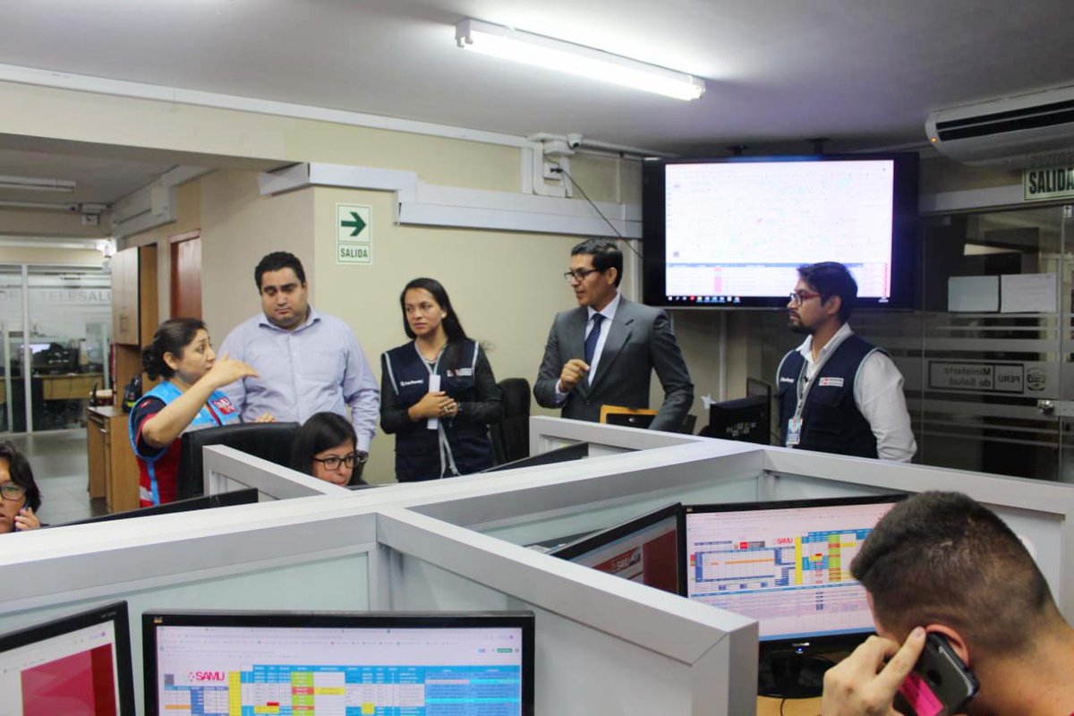 SamuPeruMinsa's tweet photo. Con el objetivo de fortalecer lazos inter institucionales y el intercambio de experiencias exitosas, recibimos en #SAMU Lima al Gerente de Planeamiento, Presupuesto @regiontumbes, Antonio Puell y al Administrador de la DIRESA Tumbes, Guillermo Castañeda.
#MINSA
#DiresaTumbes https://t.co/BU2FdHh844
