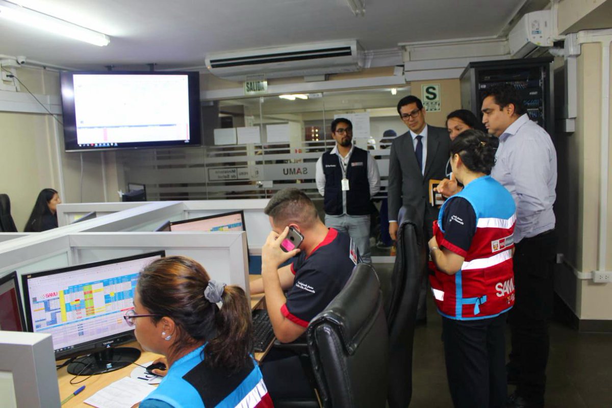 SamuPeruMinsa's tweet photo. Con el objetivo de fortalecer lazos inter institucionales y el intercambio de experiencias exitosas, recibimos en #SAMU Lima al Gerente de Planeamiento, Presupuesto @regiontumbes, Antonio Puell y al Administrador de la DIRESA Tumbes, Guillermo Castañeda.
#MINSA
#DiresaTumbes https://t.co/BU2FdHh844
