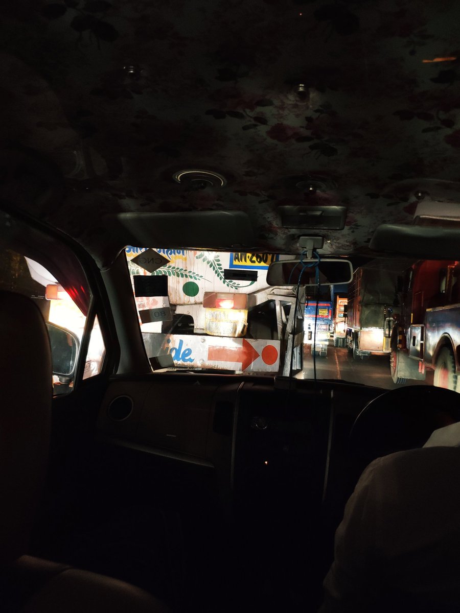 IamKirtiKulhari's tweet photo. When you are stuck in a an early morning jam, u can be sure that the day is gonna be a good one..πβ€οΈ
#heightsofoptimism
#aamchimumbai
#earlymorningshoots
#anactorslife https://t.co/VMjypCjgGm
