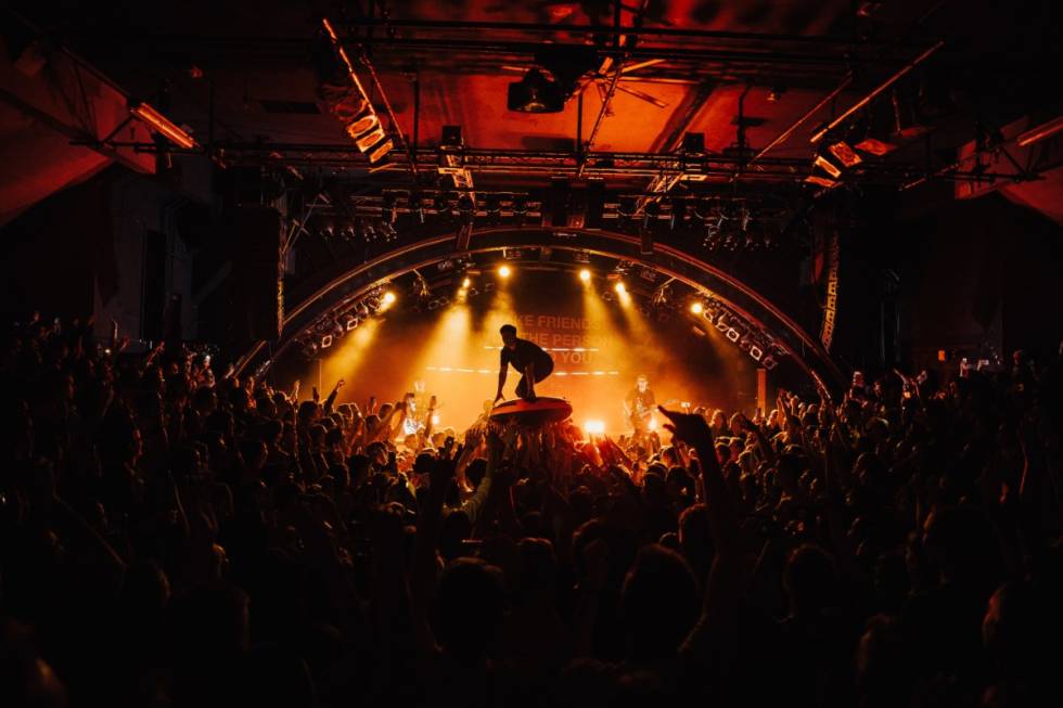 Heapet_official's tweet photo. YEport - Hayden Lets JDC1 Loose On Hoodie Allen In GLP Floor Package   
Hayden Borgars has covered a broad spectrum of shows during his career as a lighting designer, including various music genres, corporat...
@HoodieAllen @haydenborgars @GLPimpression 
https://t.co/zA6fxDHnPP https://t.co/wmz9LMYLIF