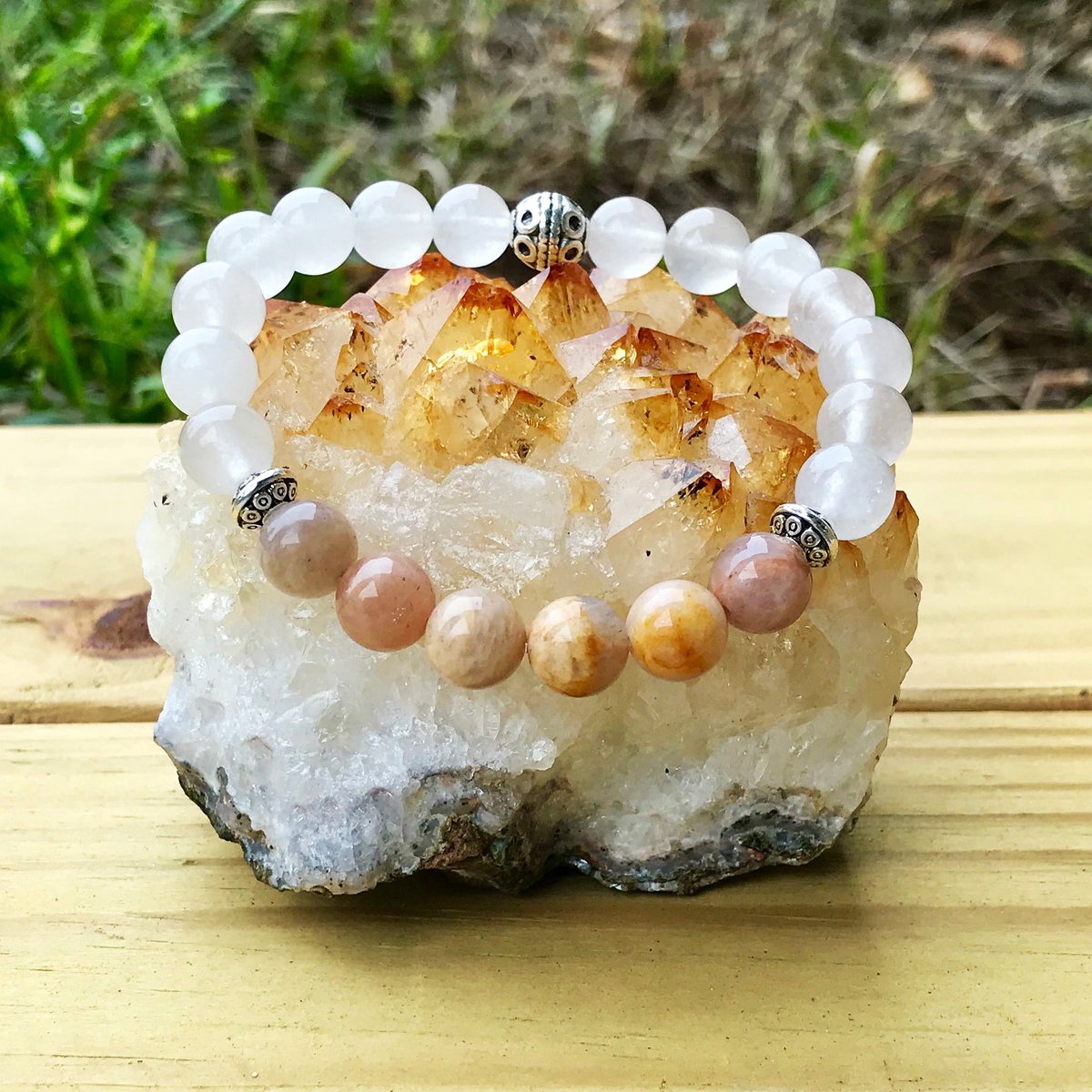 PositiveLifeGft's tweet photo. Handmade Sunstone &amp; Clear Quartz Bracelet 😍 | Stretch Bracelet | Healing Crystal Bracelet | Positive Energy | Life Balance |  https://t.co/eUaSJfdbYY $15 #crystals #bracelet #healingjewelry #quartz #reiki #positivelifegifts #giftsforhim #giftsforher #sunstone #selflove #jewelry https://t.co/8YaPecPaSJ
