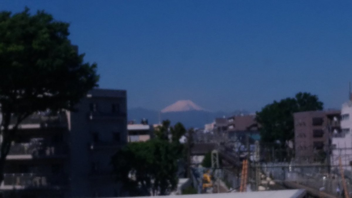 ronreid22's tweet photo. Mt. Fuji in Tokyo. It changes a little at dusk if the sky is clear.
#keepwriting #nickwriting https://t.co/csWuOVnCwZ