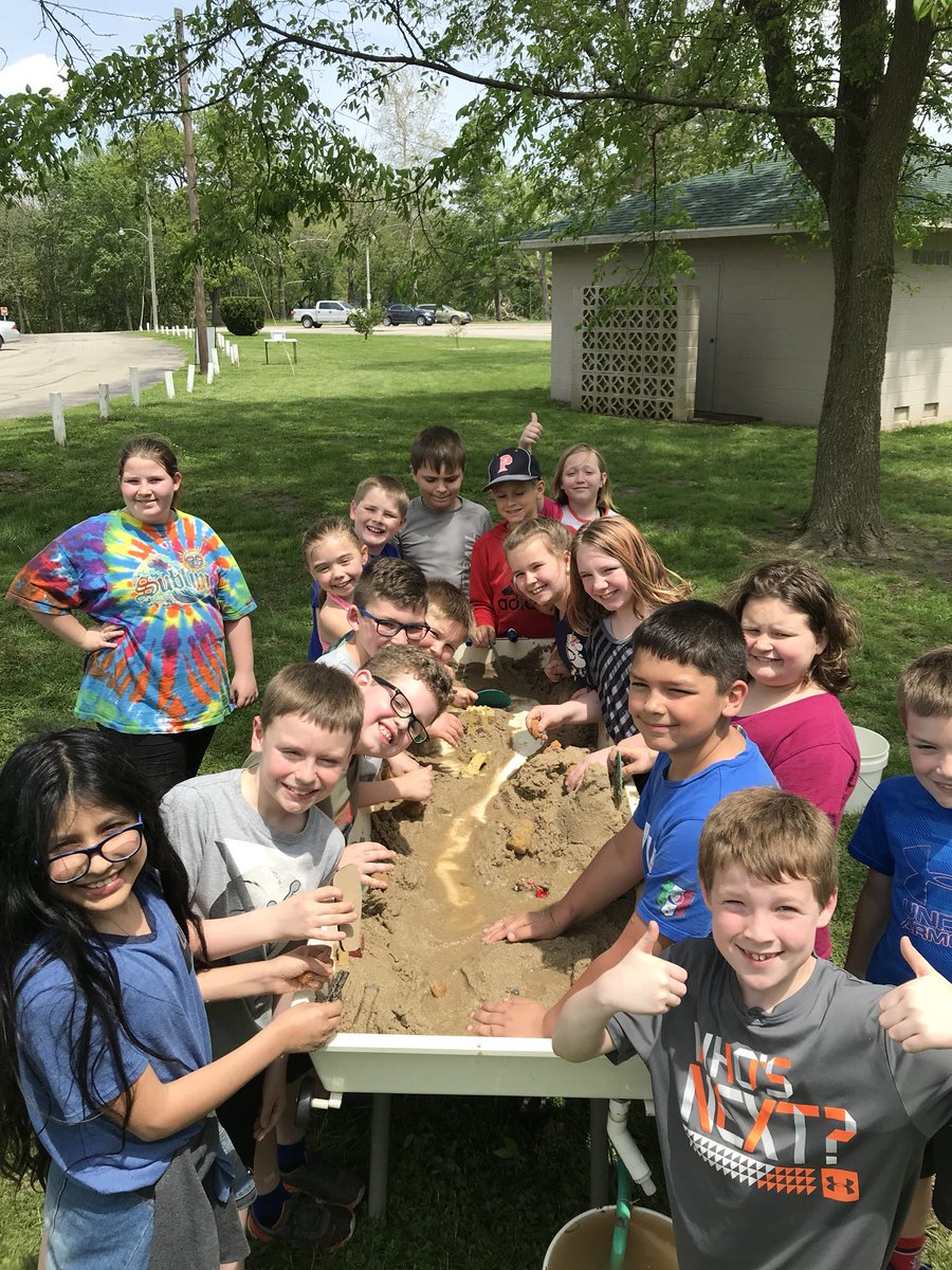 11_KMB's tweet photo. Fun day at the Christian County #conservation Day in Taylorville. Taught 200+ kids about all the cool things we do @Trees_Forever to plant native habitats and promote water quality. https://t.co/gqLKeN7DyW